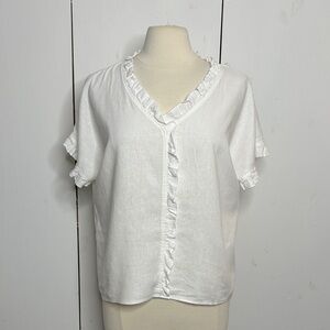 Charlie Paige Ruffle Short Sleeve V-Neck linen blend top size medium